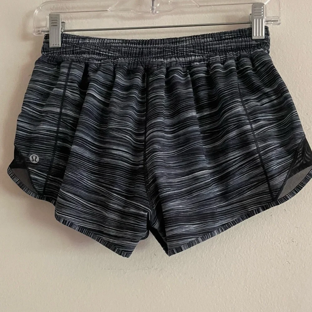 Lululemon hotty hot shorts size 6 Regular